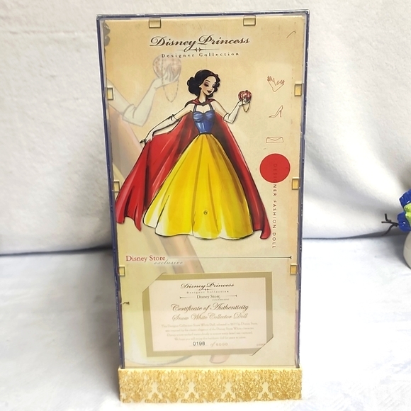 Disney Store Exclusive Snow White Collector Doll w / Certificate of Authenticity - Picture 4 of 6